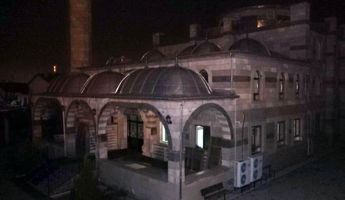 Camilerden korona virüs salgınının son bulması için dua sesleri yükseldi