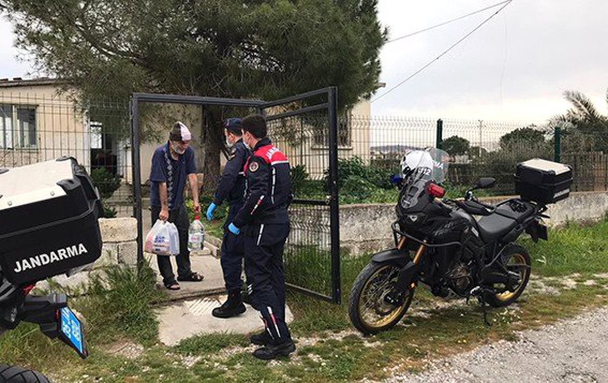 Çeşme\'de, Vefa Çalışma Grubu ihtiyaçları karşılıyor