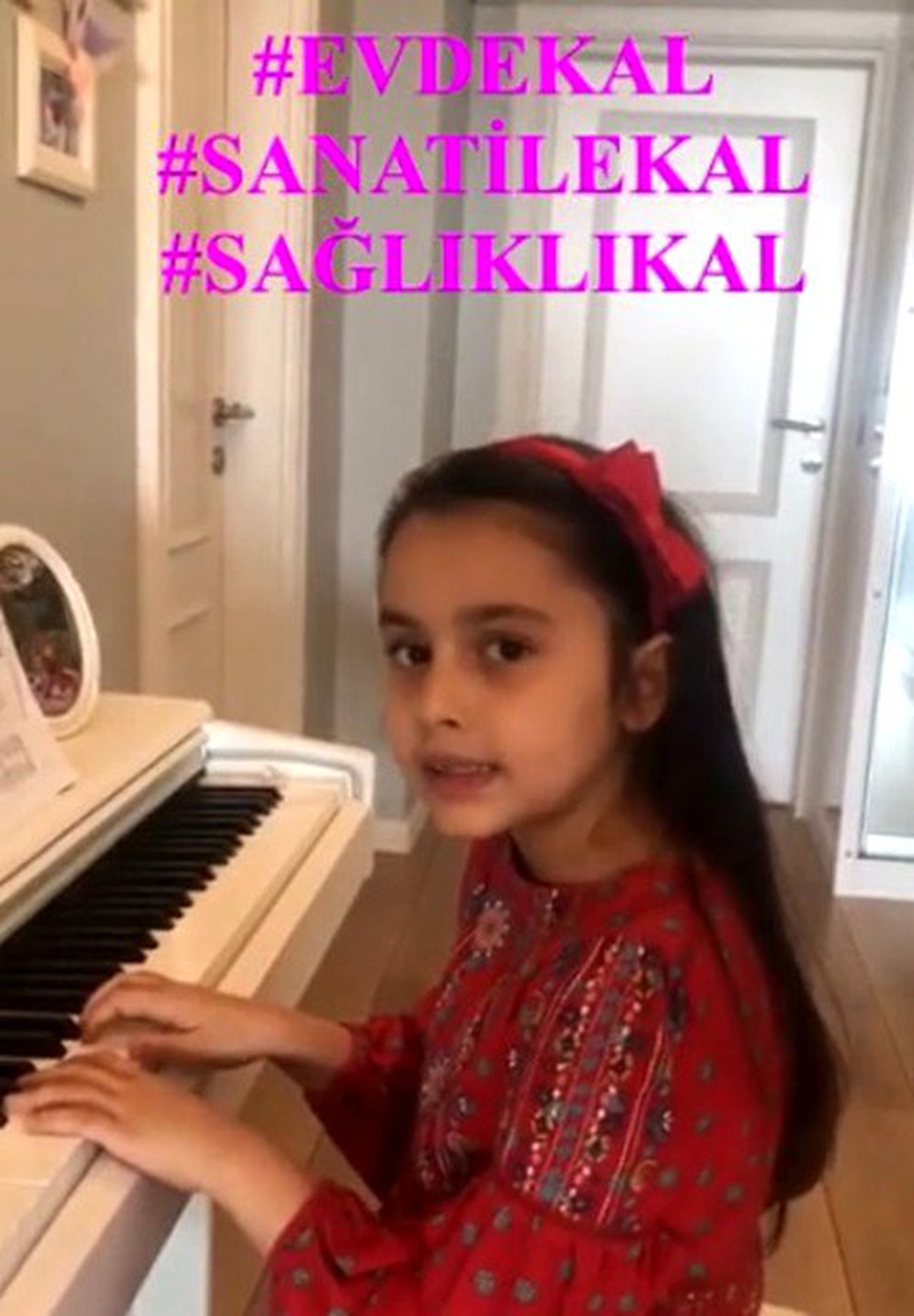 Çocuklar çektikleri video ile uyardılar \'Evde Kalın\'