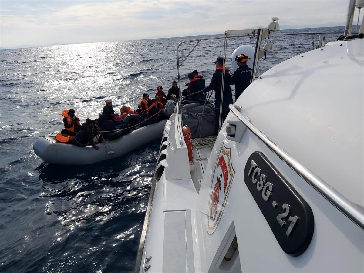 Didim açıklarında lastik botta 34 yabancı uyruklu yakalandı