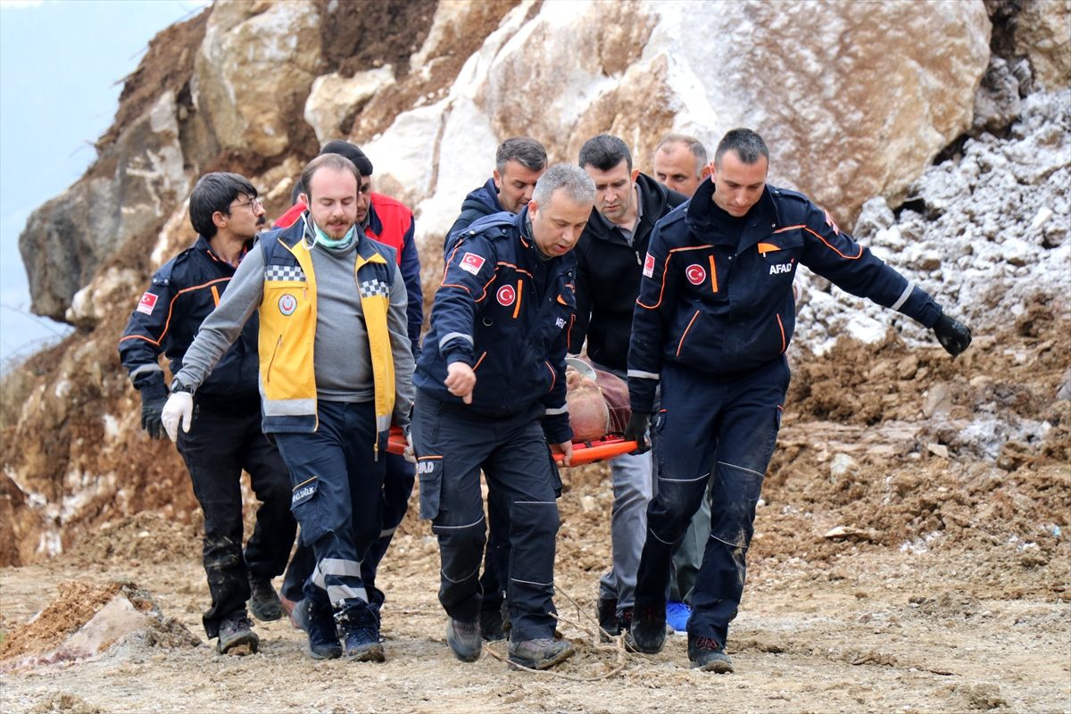 Düzce\'de meydana gelen toprak kaymasında 1 işçi yaralandı