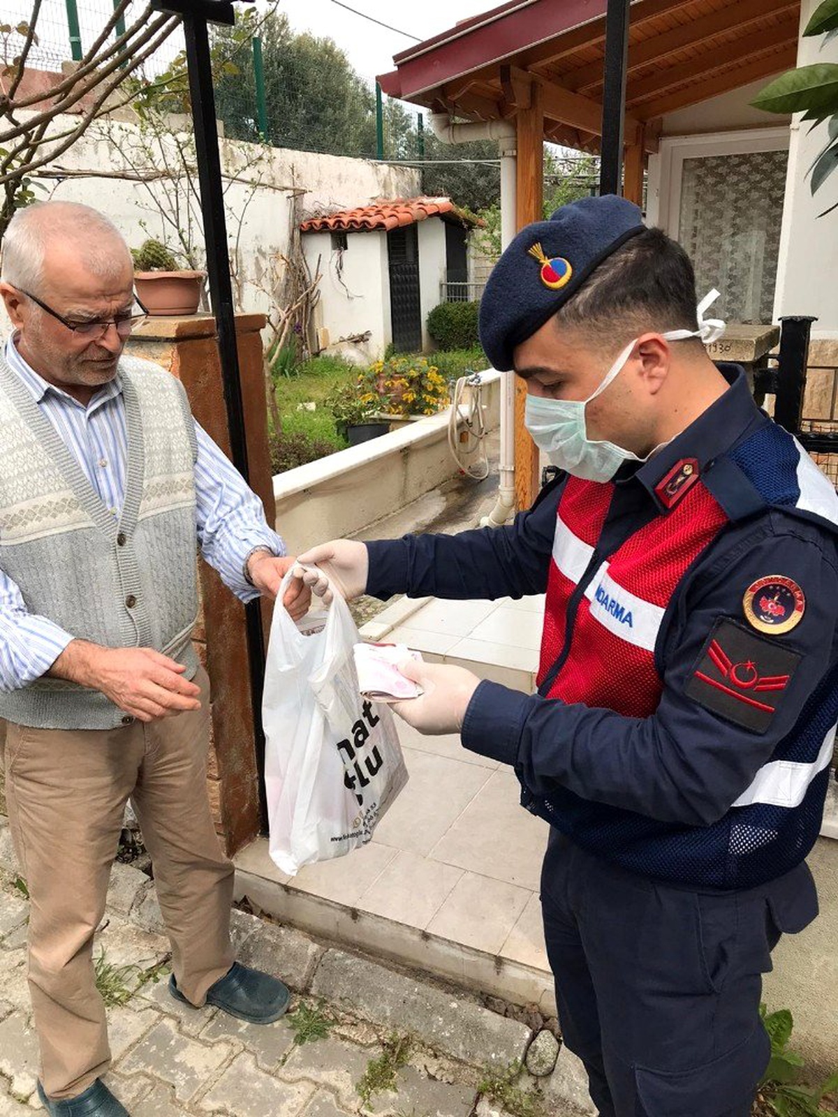 Edremit Kaymakamlığı "Vefa Destek Grubu" görev başında