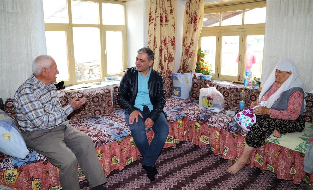 Elmalı\'da 65 yaş üstü vatandaşların ihtiyaçlarını belediye ekipleri karşılıyor