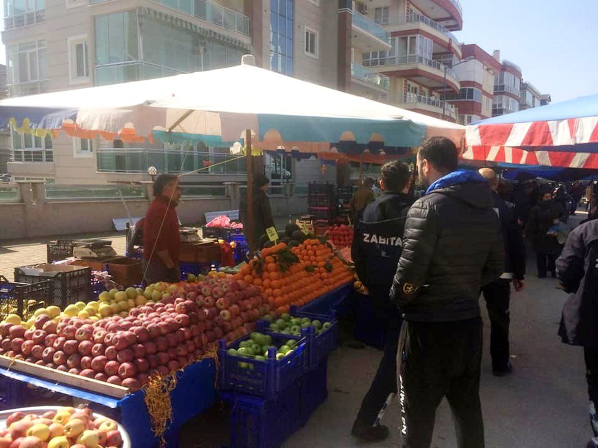 Erdek pazarında \'Korana\' sessizliği