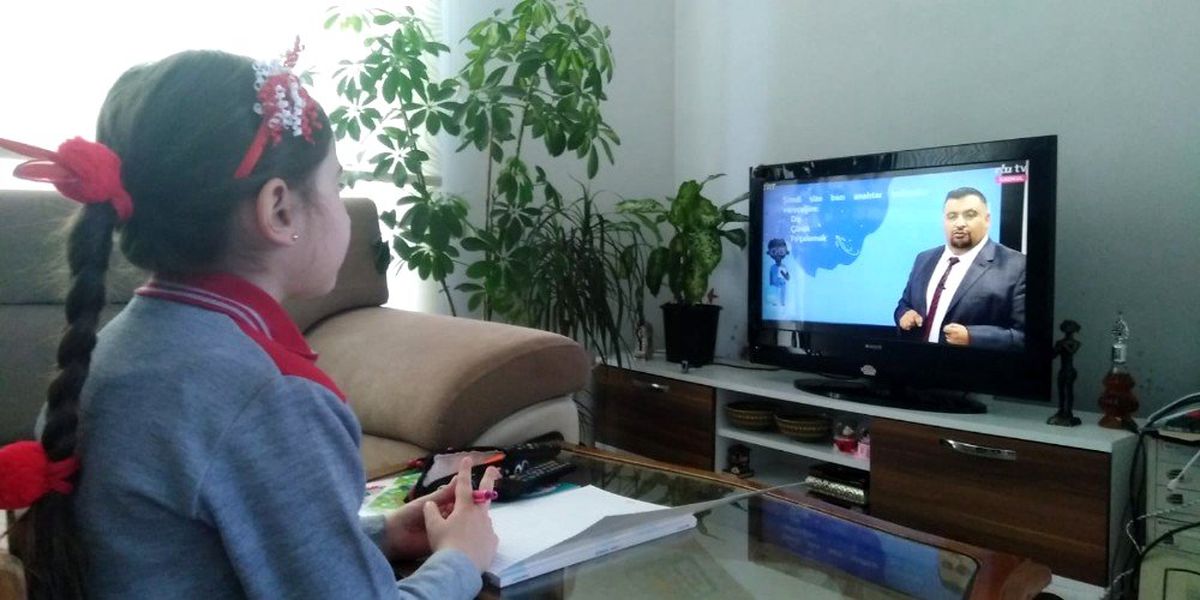 Evde kalan miniklerden "dışarı çıkmayın" uyarısı