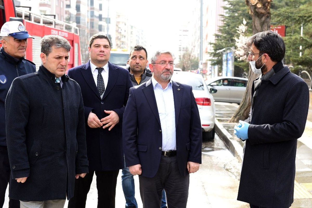 Fatih ve Bahabey caddeleri dezenfekte edildi
