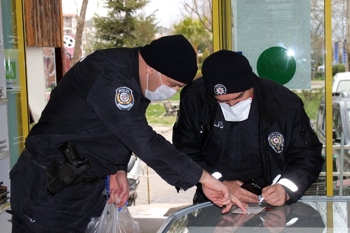 Gazinin alışveriş listesi polisi market market gezdirdi