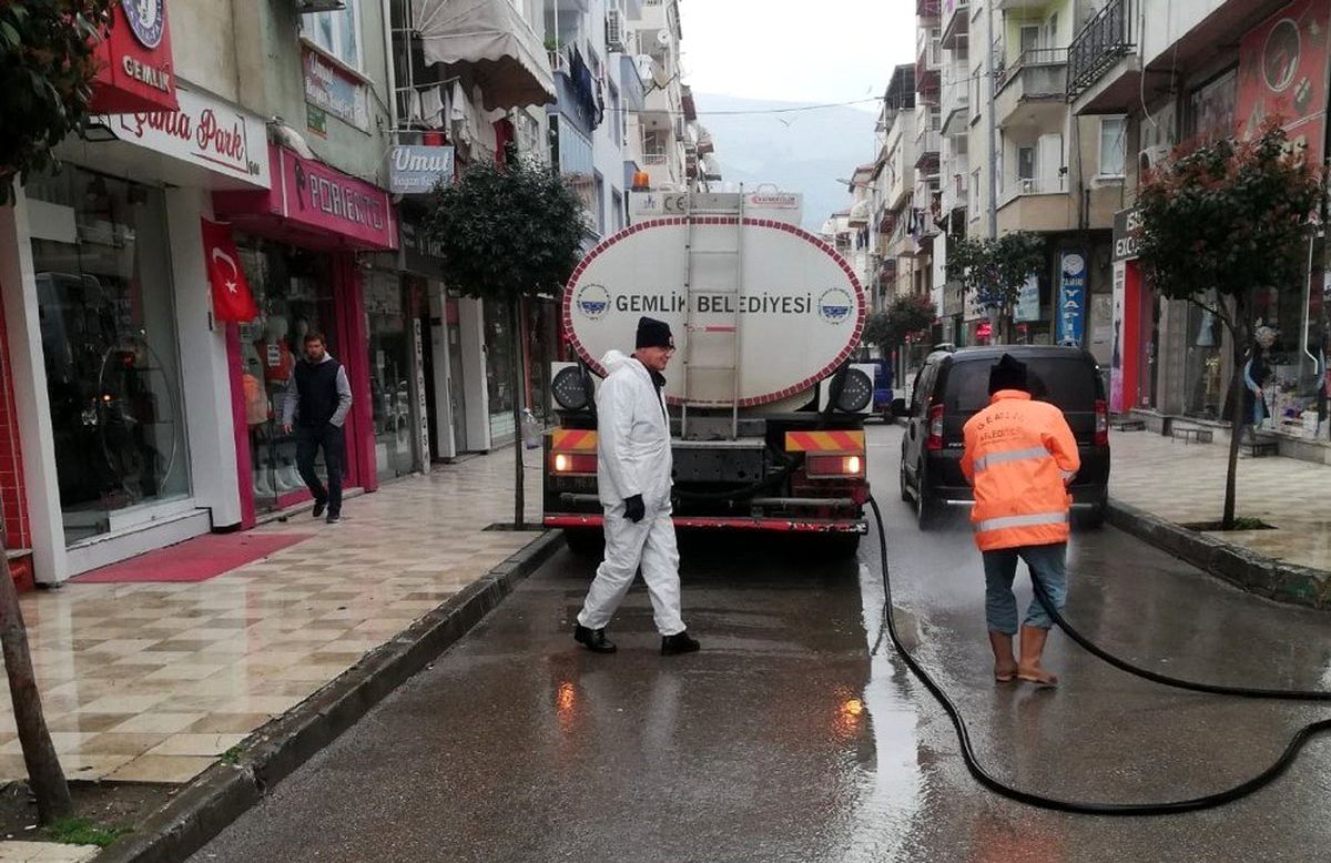 Gemlik Belediyesi ekipleri görev başında