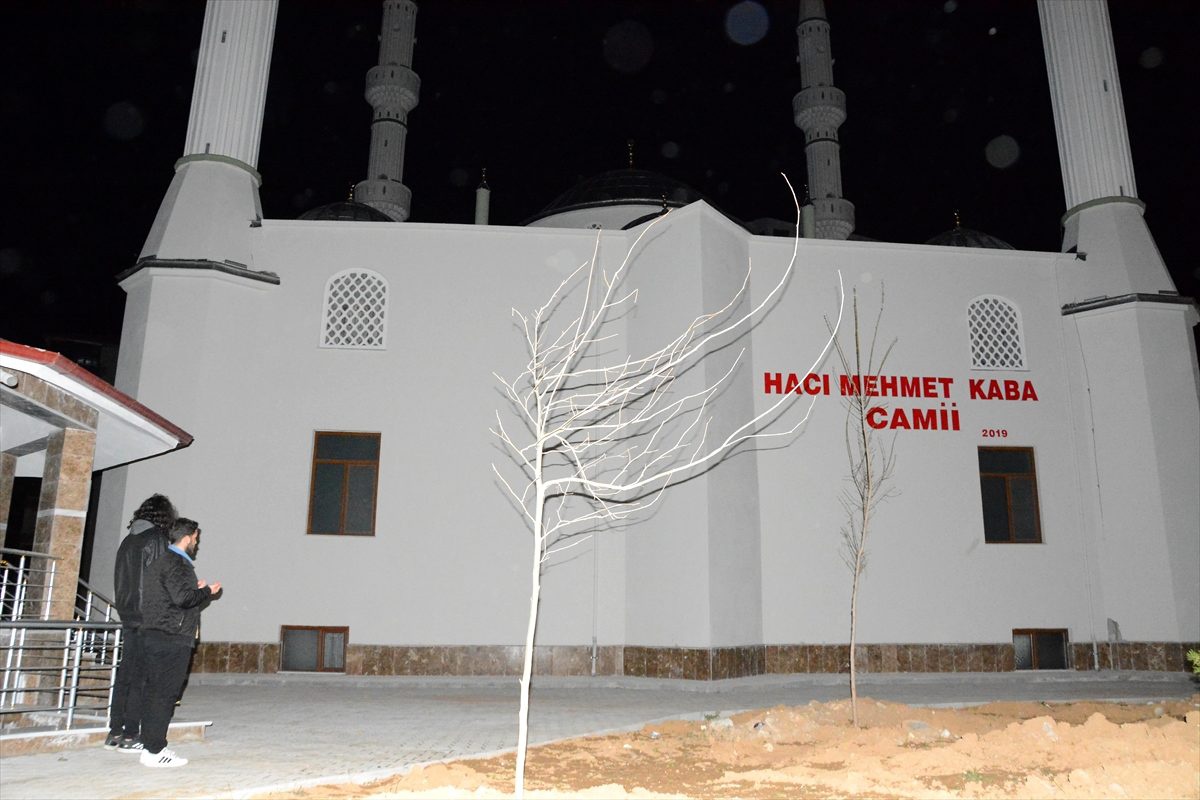 Güneydoğu\'da koronavirüs salgınına karşı camilerden dua edildi