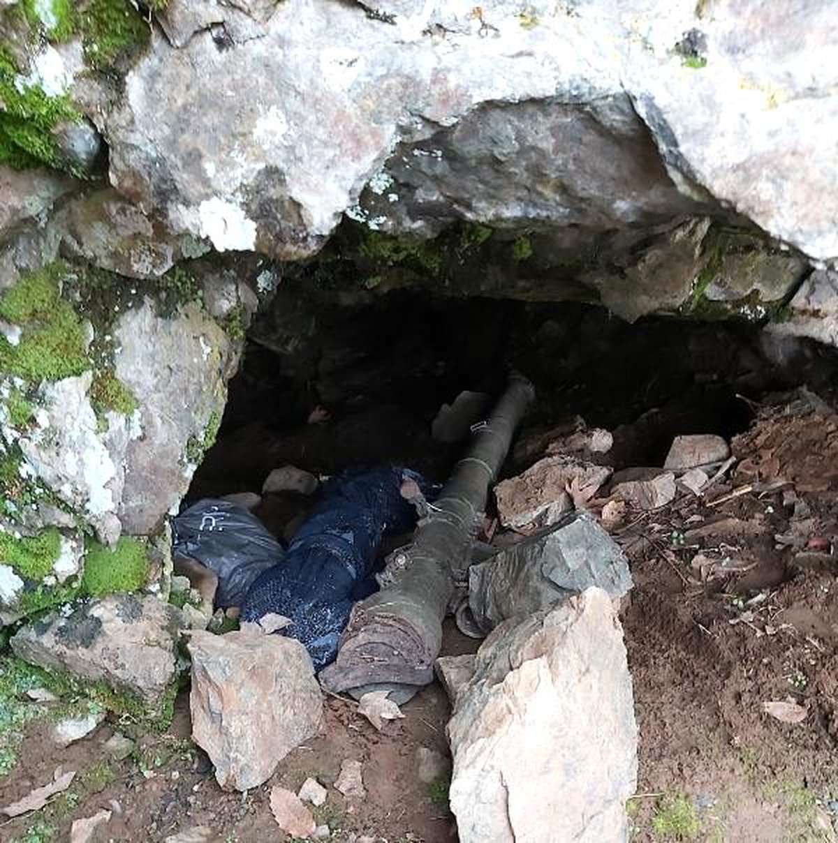 Hakkari\'de PKK\'nın füzesi, silah ve el bombası ele geçirildi
