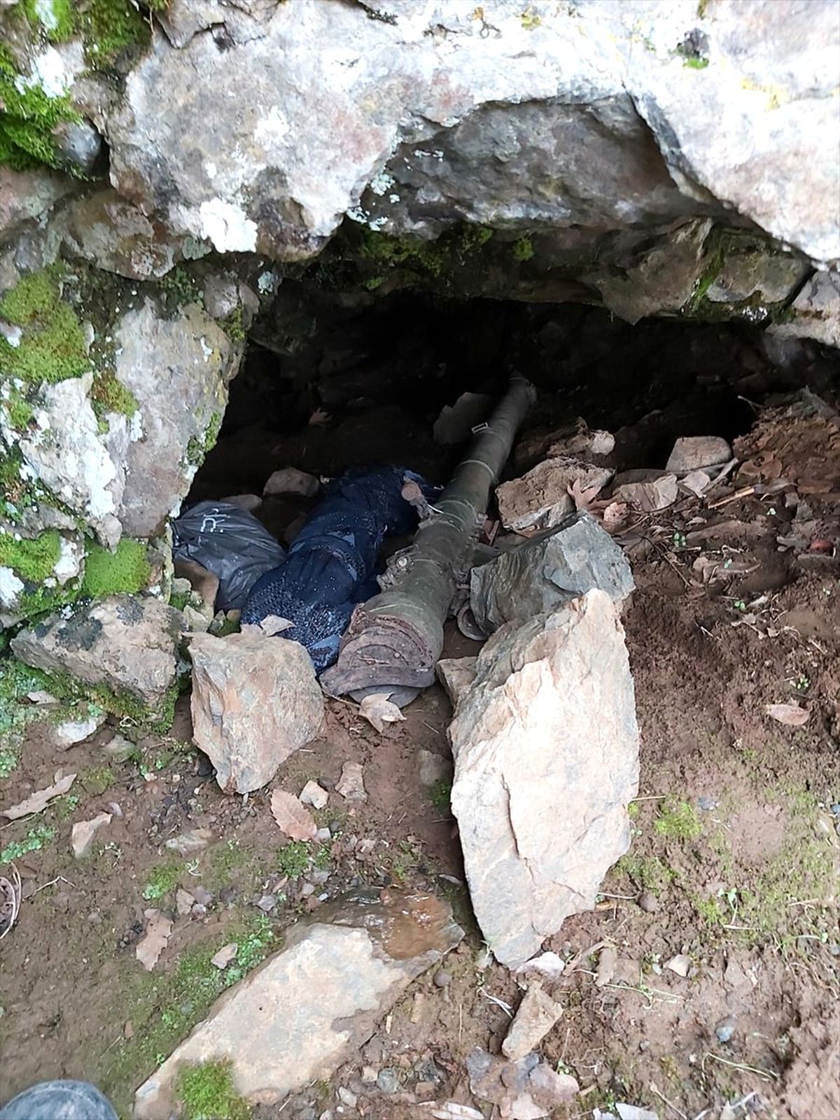 Hakkari\'de terör örgütü PKK\'ya ait füze ve mühimmat ele geçirildi