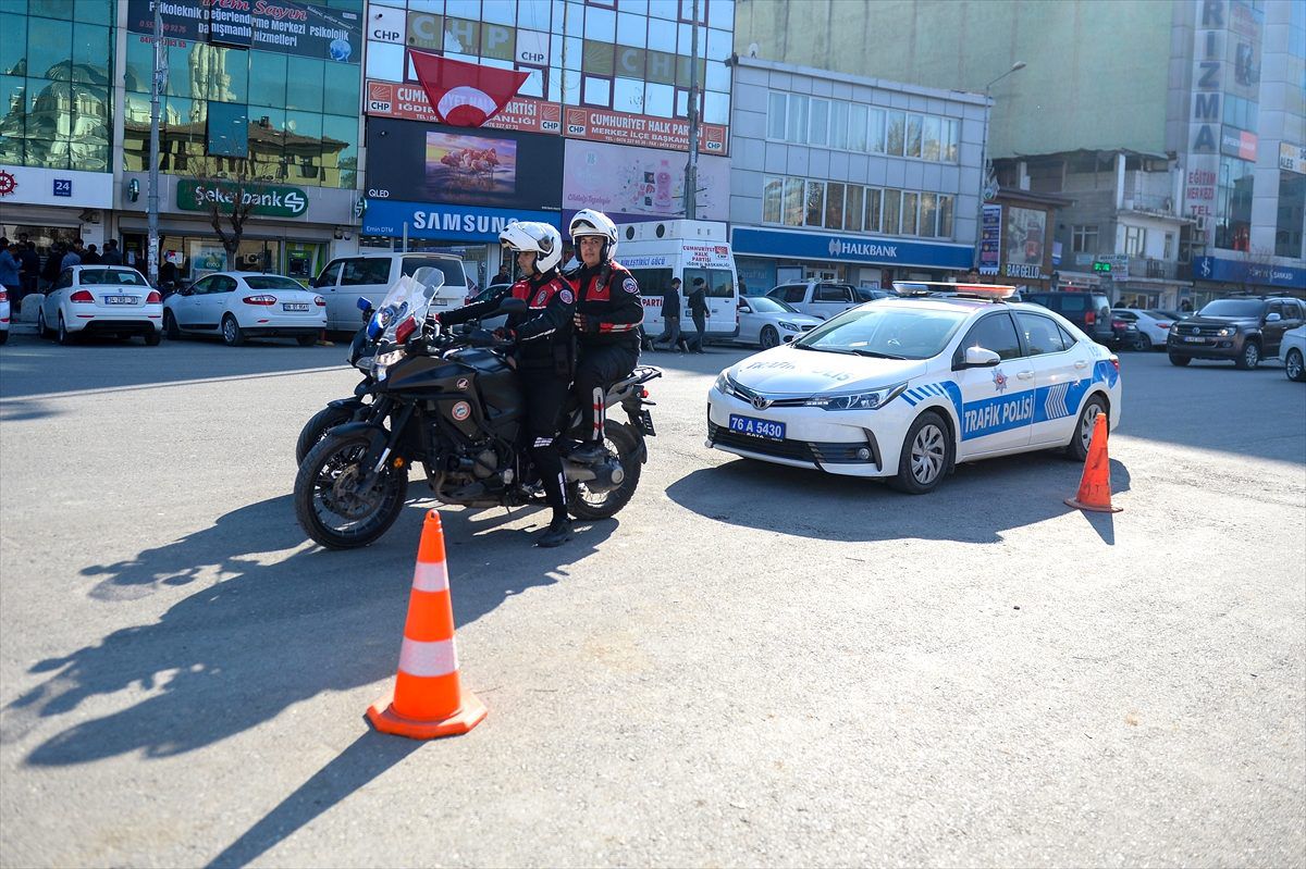 Iğdır ve Kars\'ta koronavirüse karşı anonslu uyarı