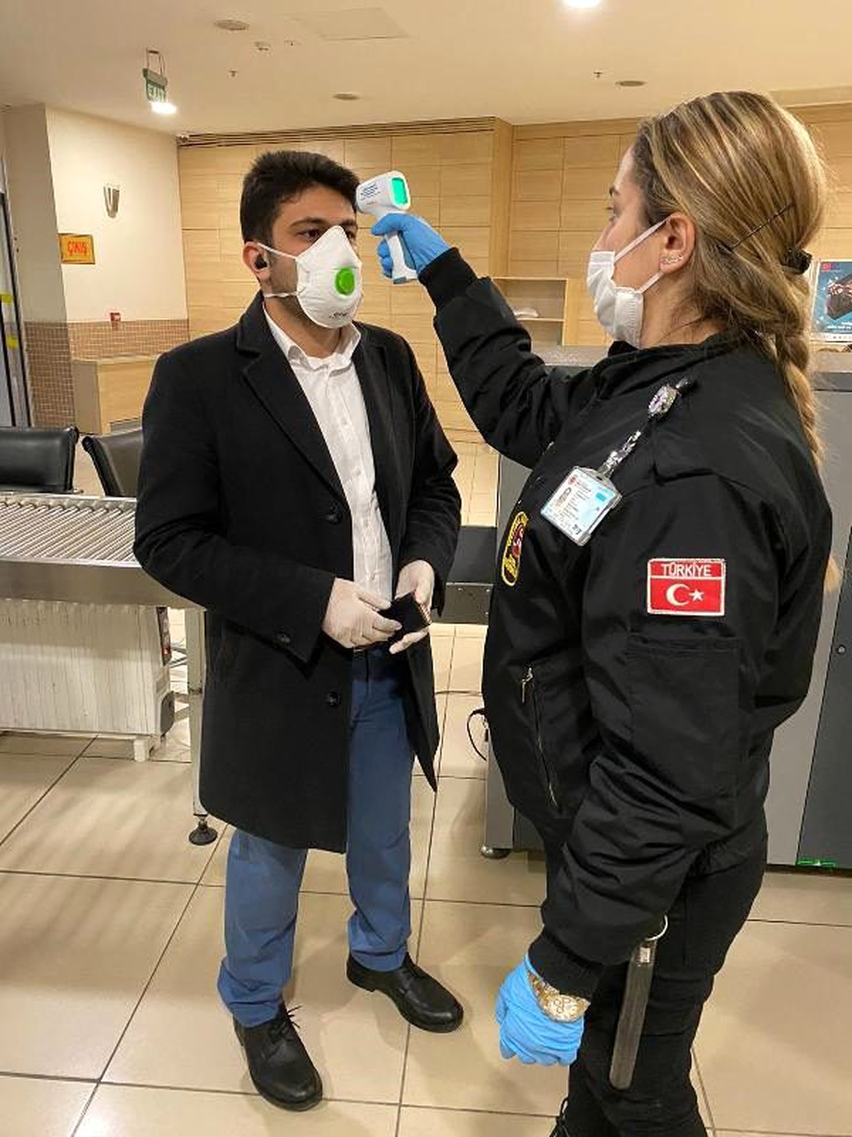 İstanbul Anadolu Adliyesi\'ne girişte ateş ölçülmeye başlandı