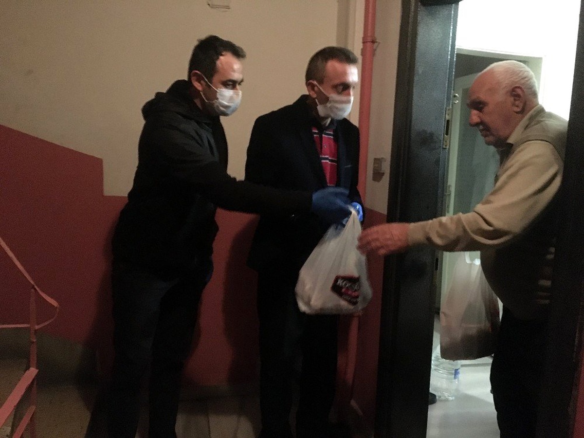 İstanbul\'da "Vefa Sosyal Destek Grubu" yaşlılar için iş başında