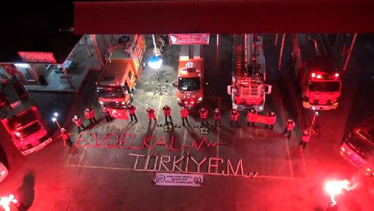 İtfaiyecilerden \'evde kal\' mesajı