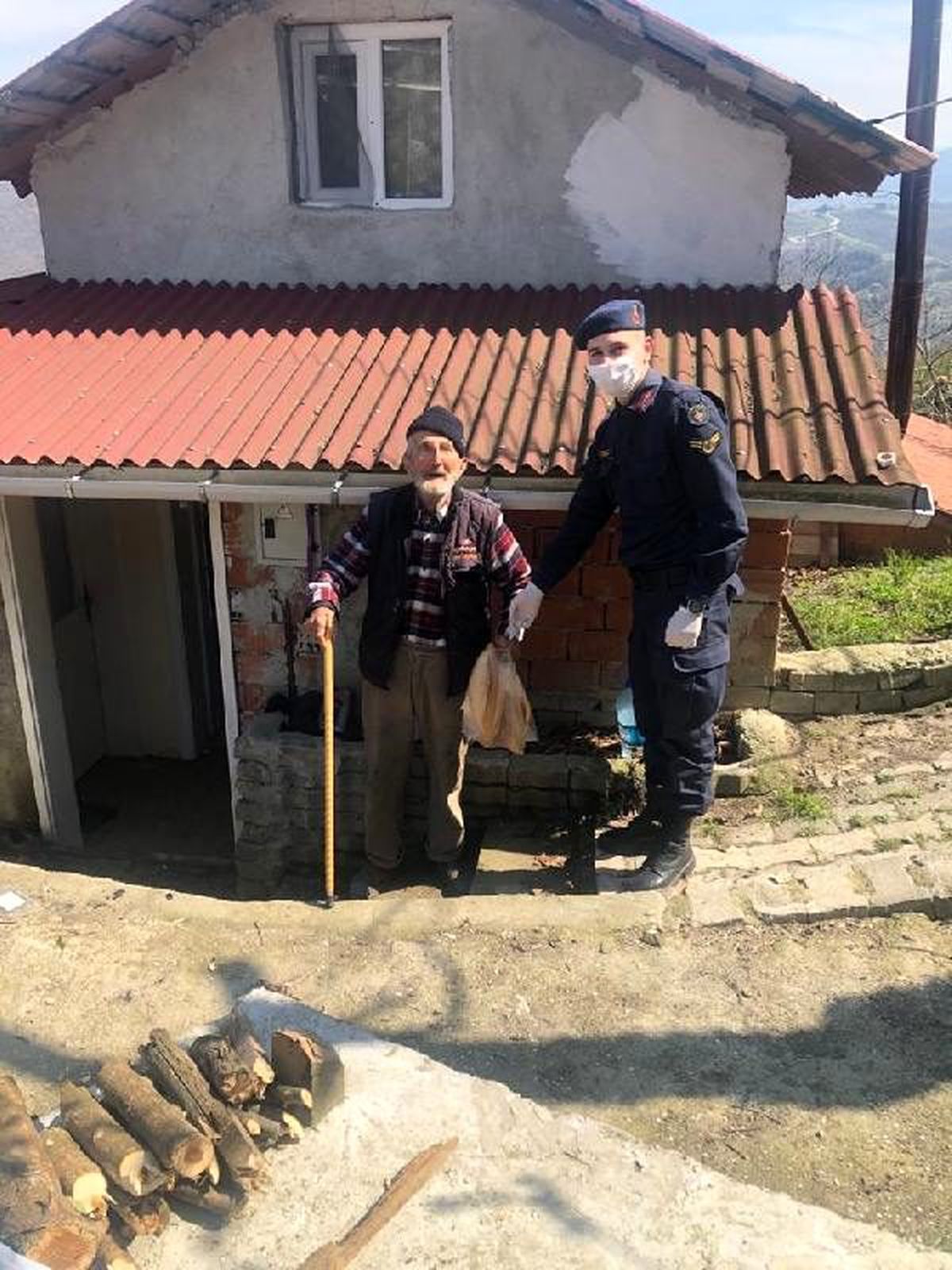 Jandarmadan 65 yaş ve üzerine alışveriş desteği