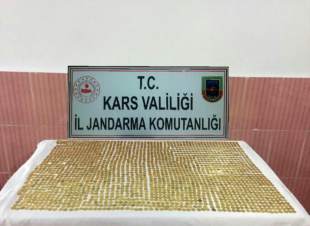 Kars\'ta bir araçta 1995 tarihi sikke ele geçirildi