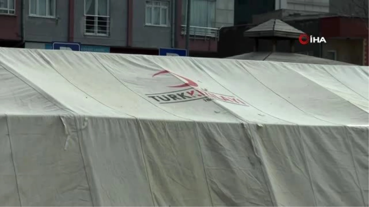 Kayseri\'de hastalar için devlet hastanesinin bahçesine çadır kuruldu