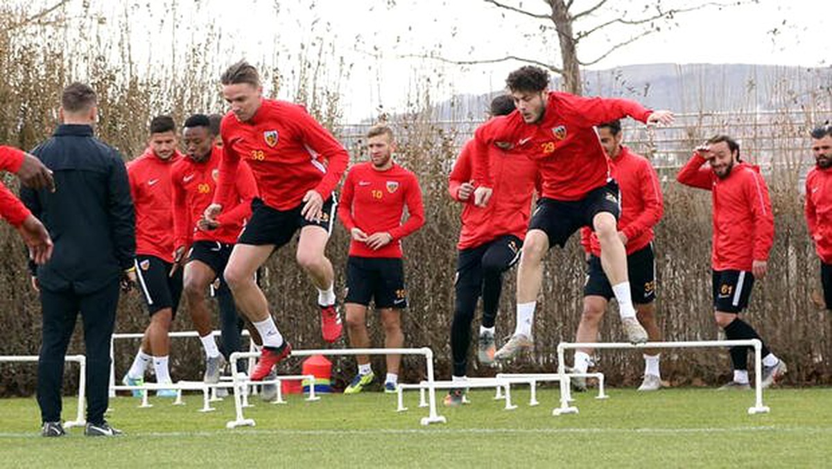 Kayserispor\'da koronavirüsü ertelemesi