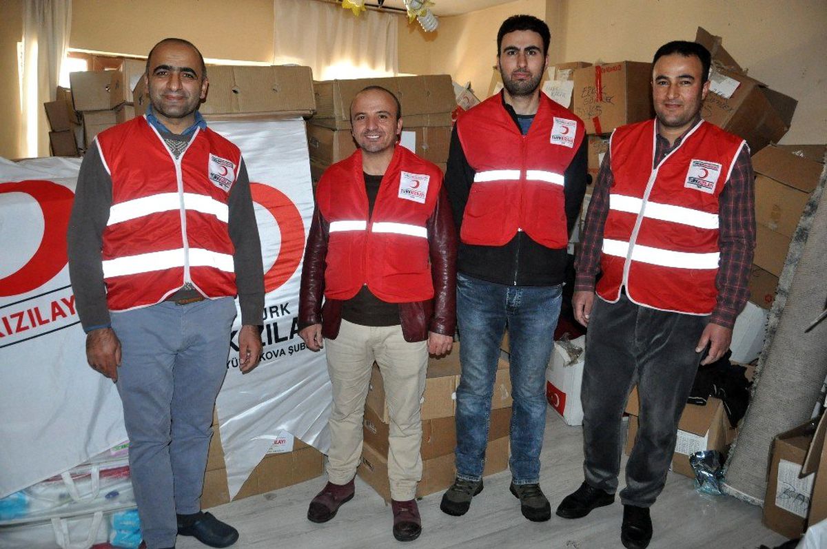 Kızılay Şubesinden 200 aileye gıda yardımı