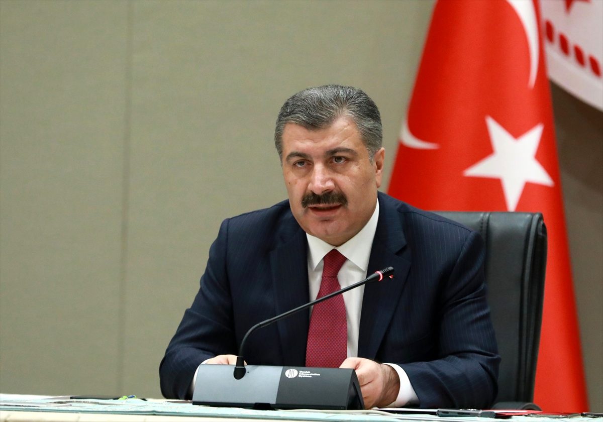 Koca: "(Yeni sağlık personeli alımı) Üniversitelerden Sağlık Bakanlığına geçişe bu dönemde izin...