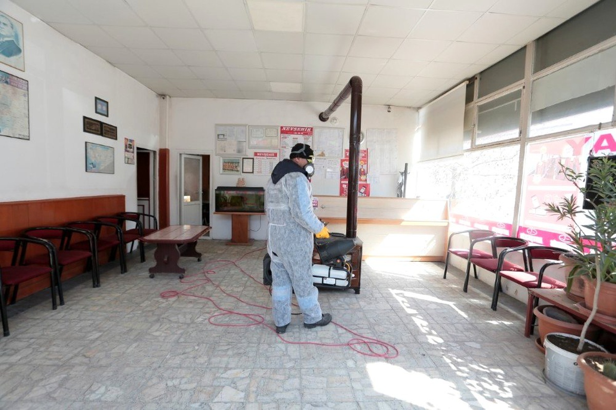 Korona virüs tedbirleri ilaçlama çalışmaları sürdürülüyor