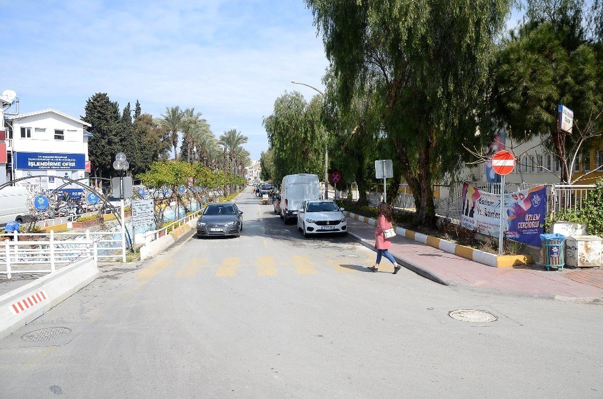 Kuşadası\'nda tek yön uygulaması başladı