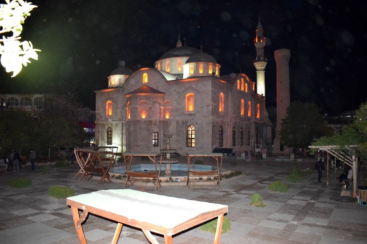 Malatya\'da camilerde \'korona\'ya karşı dua edildi