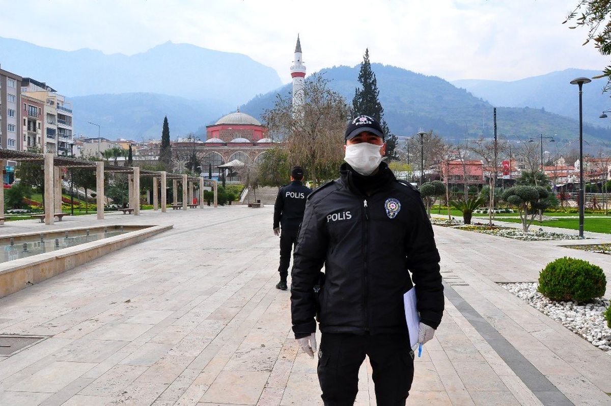 Manisa\'daki parklarda polis nöbeti