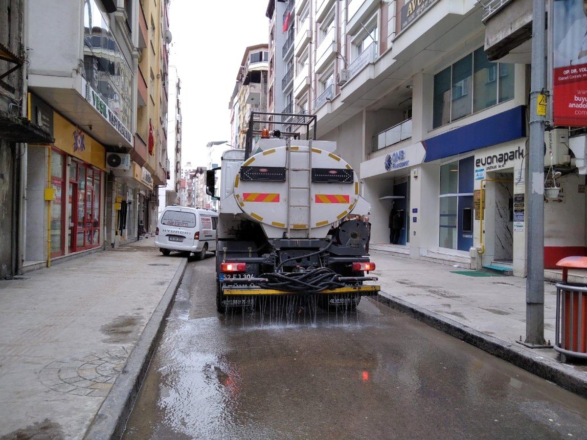 Ordu\'da sokak ve caddeler yıkanıyor