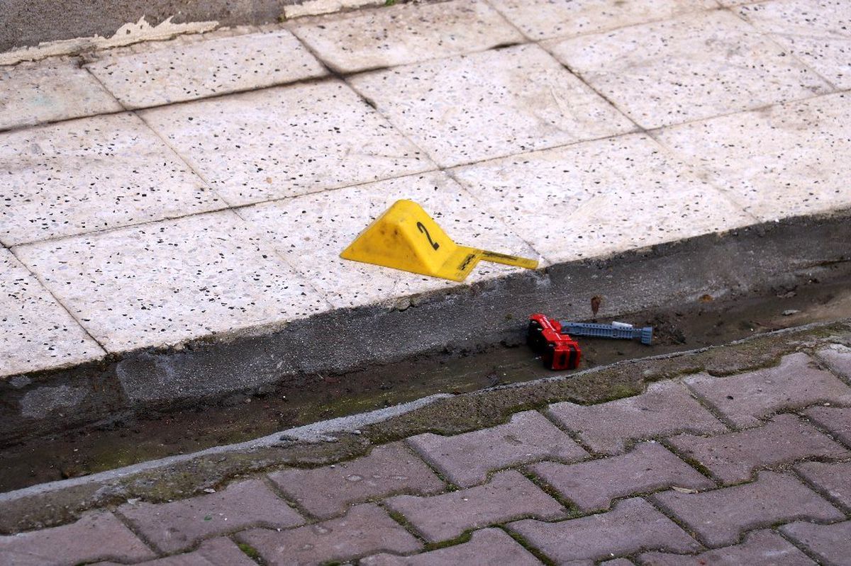 Oyuncağının peşinden giderek 2 kattan düşen çocuk hayatını kaybetti