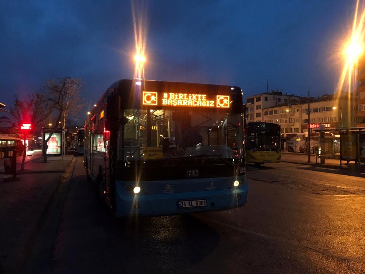 (Özel) İstanbul\'da İETT ve Özel halk otobüslerine korona virüse karşı " Birlikte Başaracağız"...