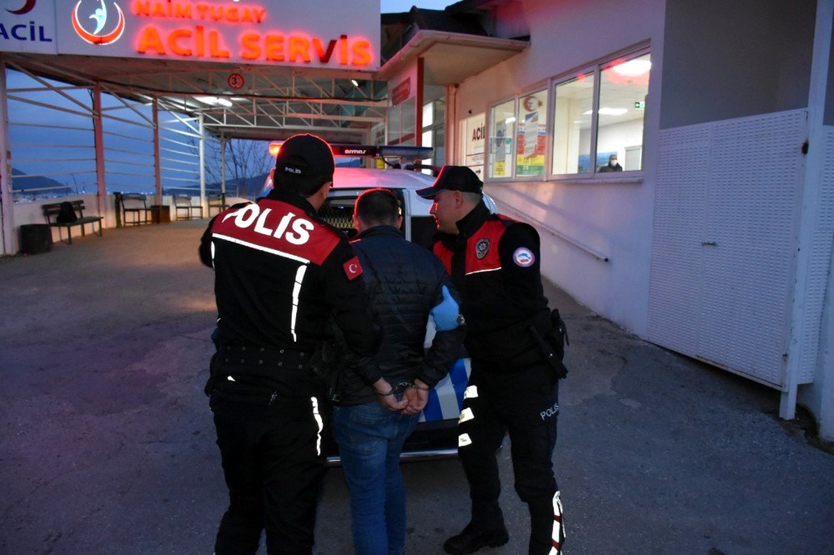 Sanal dolandırıcı kimlik kontrolünde sahte kimlikle yakalandı