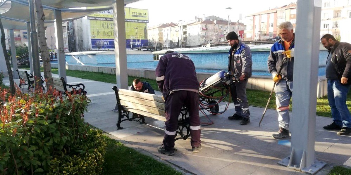 Sincan\'da meydanlarda banklar kaldırıldı