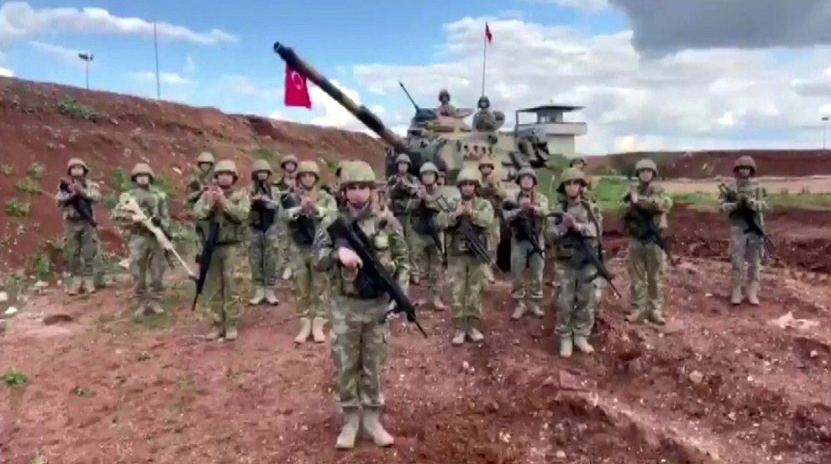 Suriye\'deki Mehmetçikten sağlıkçılara selam