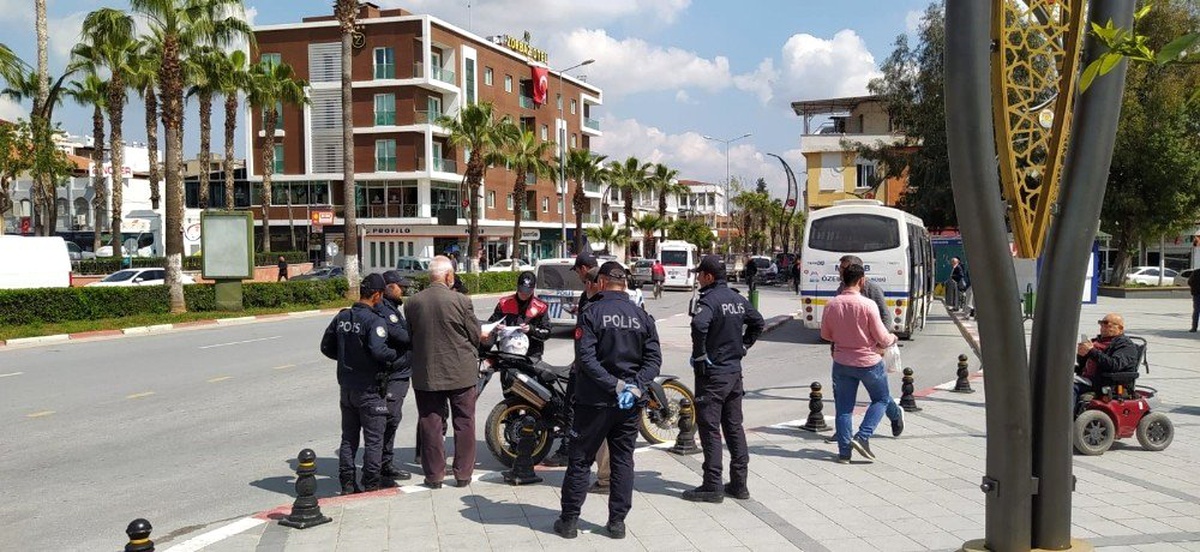 Tarsus\'ta yasağı delen yaşlılara 392 lira ceza