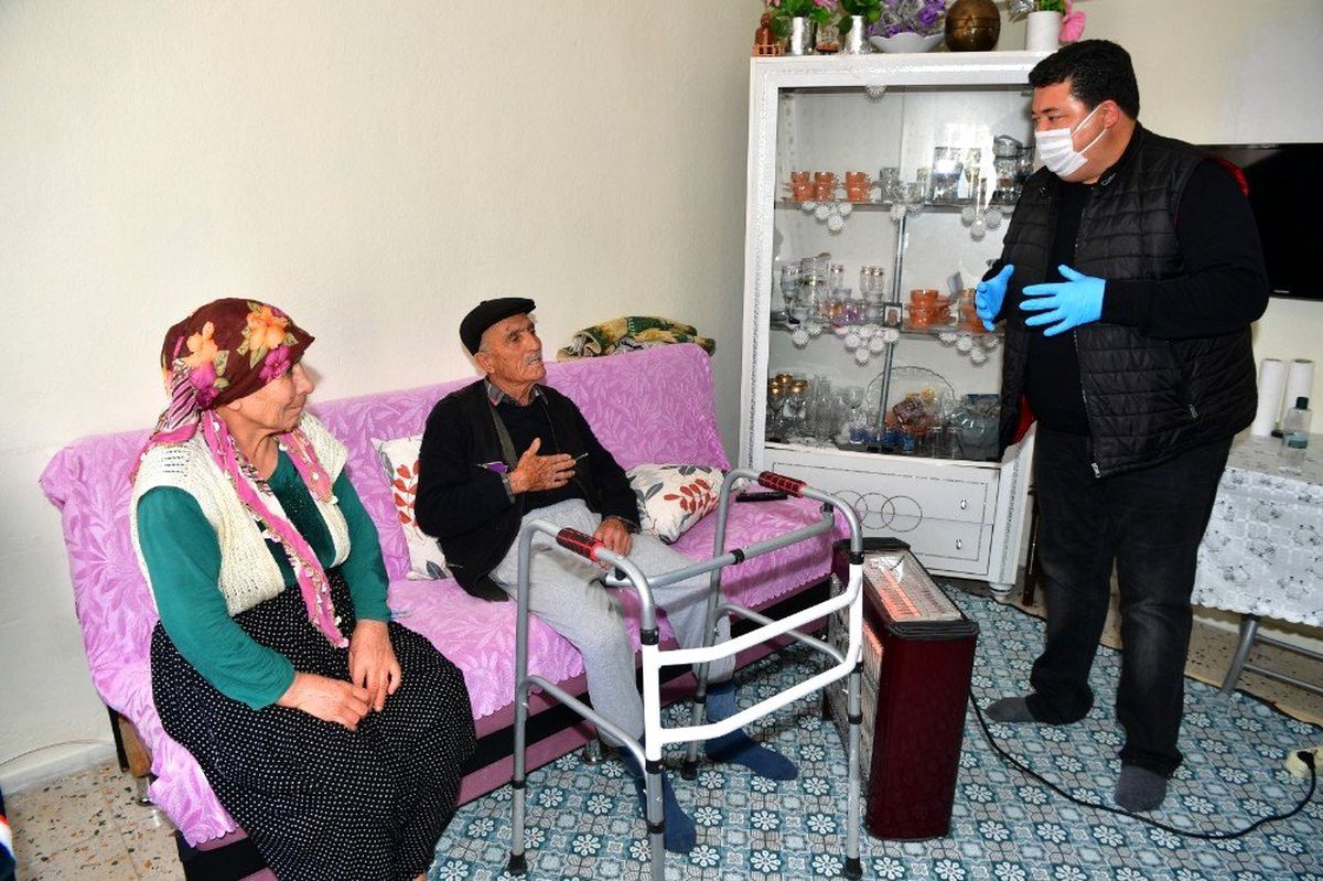 Yaşlı çift çareyi Başkan Çetin\'i aramakta buldu