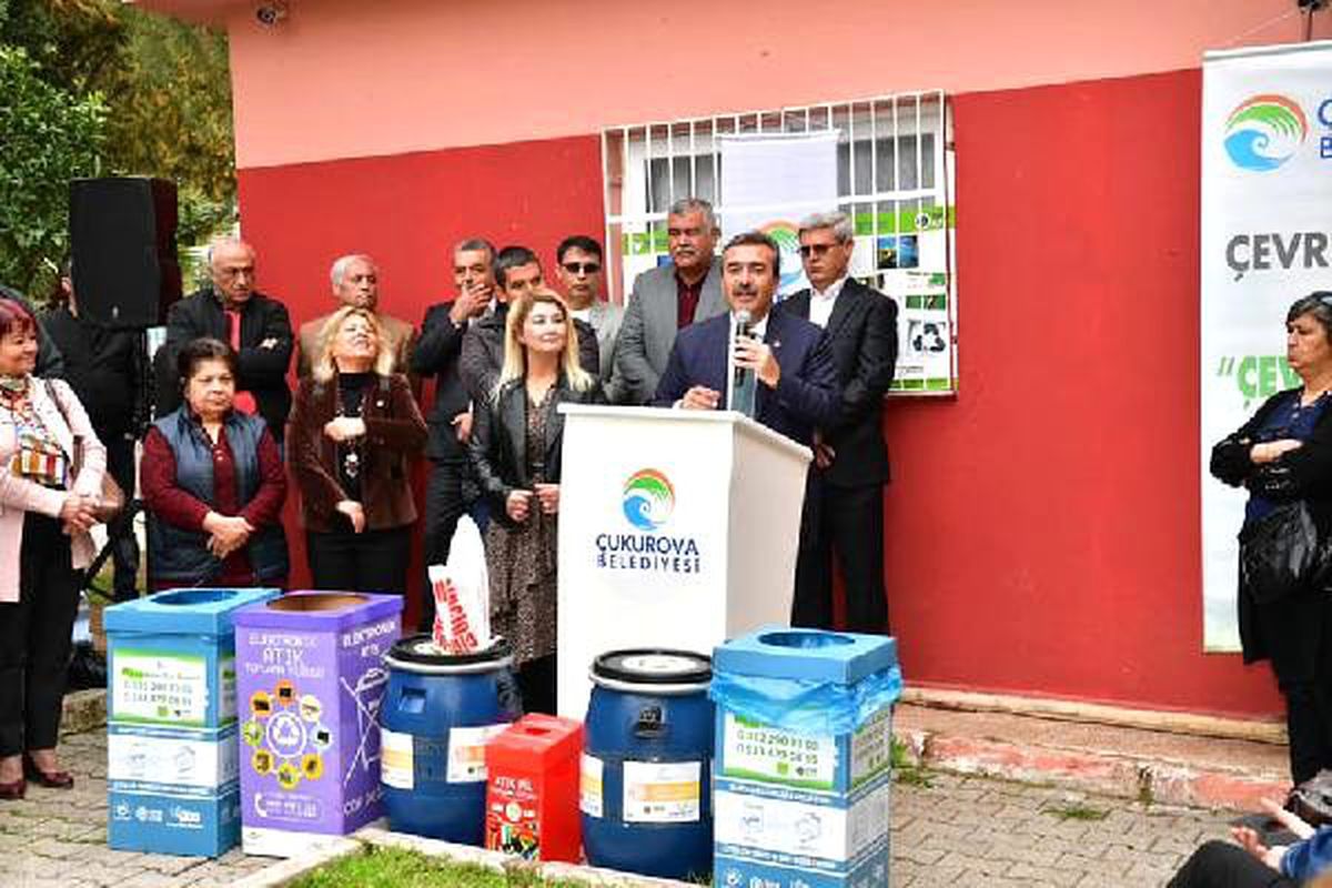 Yaşlı çift evden çıkamayınca belediye başkanını aradı