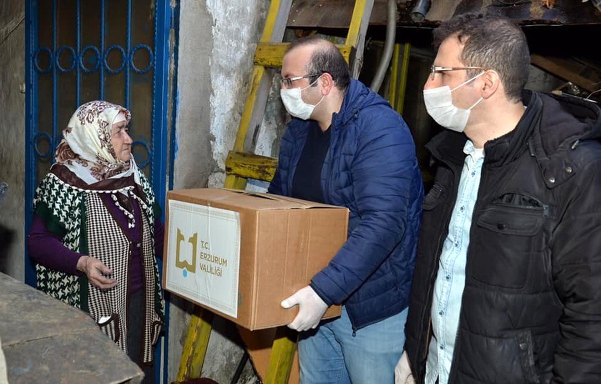 Yaşlıların ve hastaların ihtiyaçlarını \'Vefa Sosyal Destek Grubu\' karşılıyor
