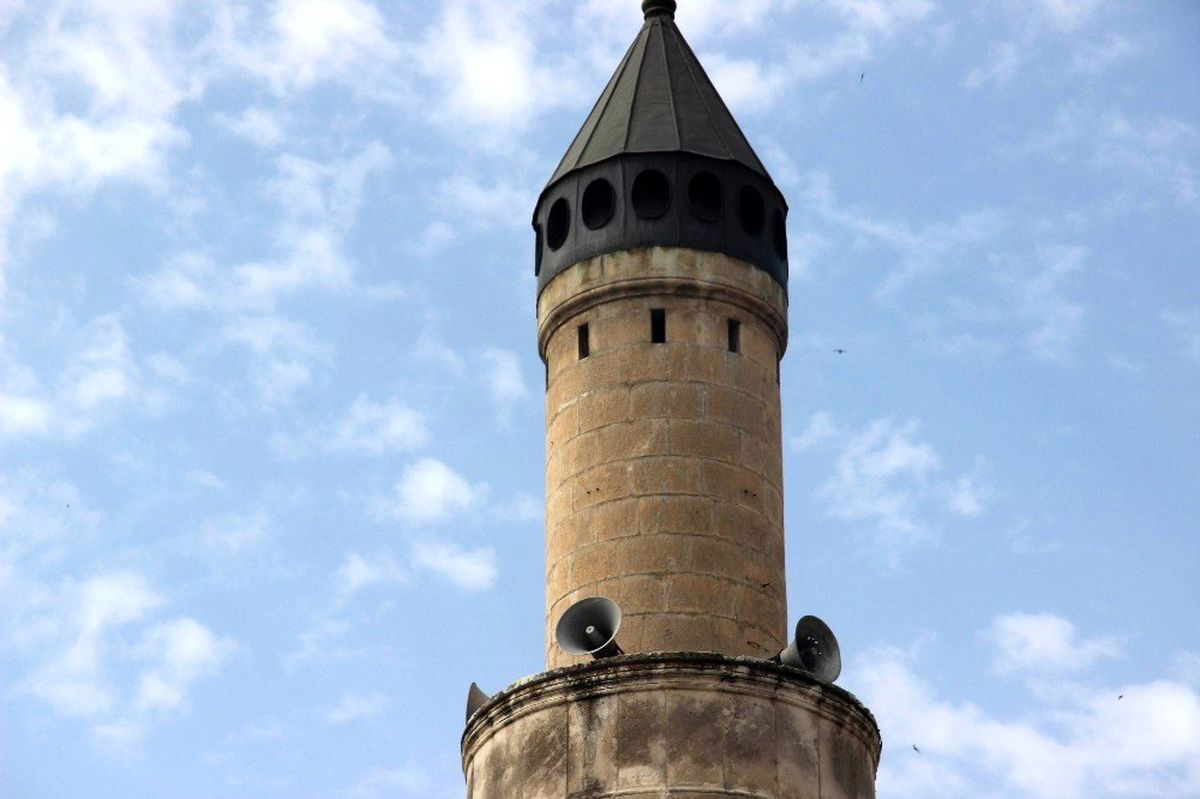 65 yaş üzerindekilere Türkçe ve Arapça anonslar ile dışarı çıkmayın uyarısı