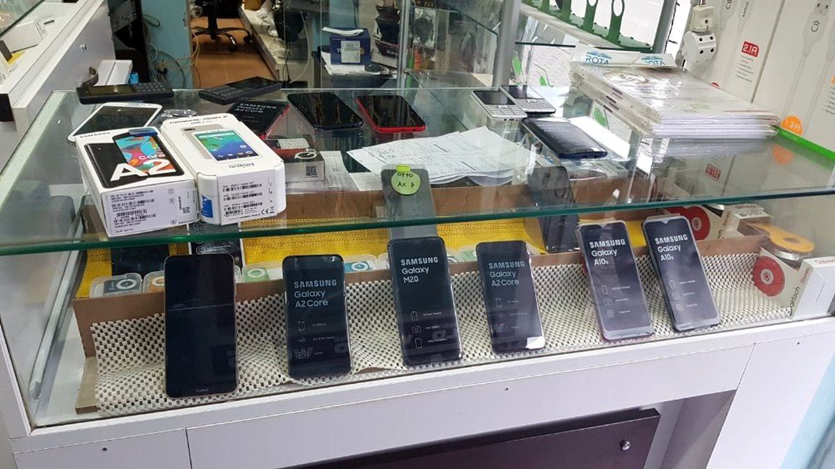 Adana\'da kaçak cep telefonu ve kol saati ele geçirildi