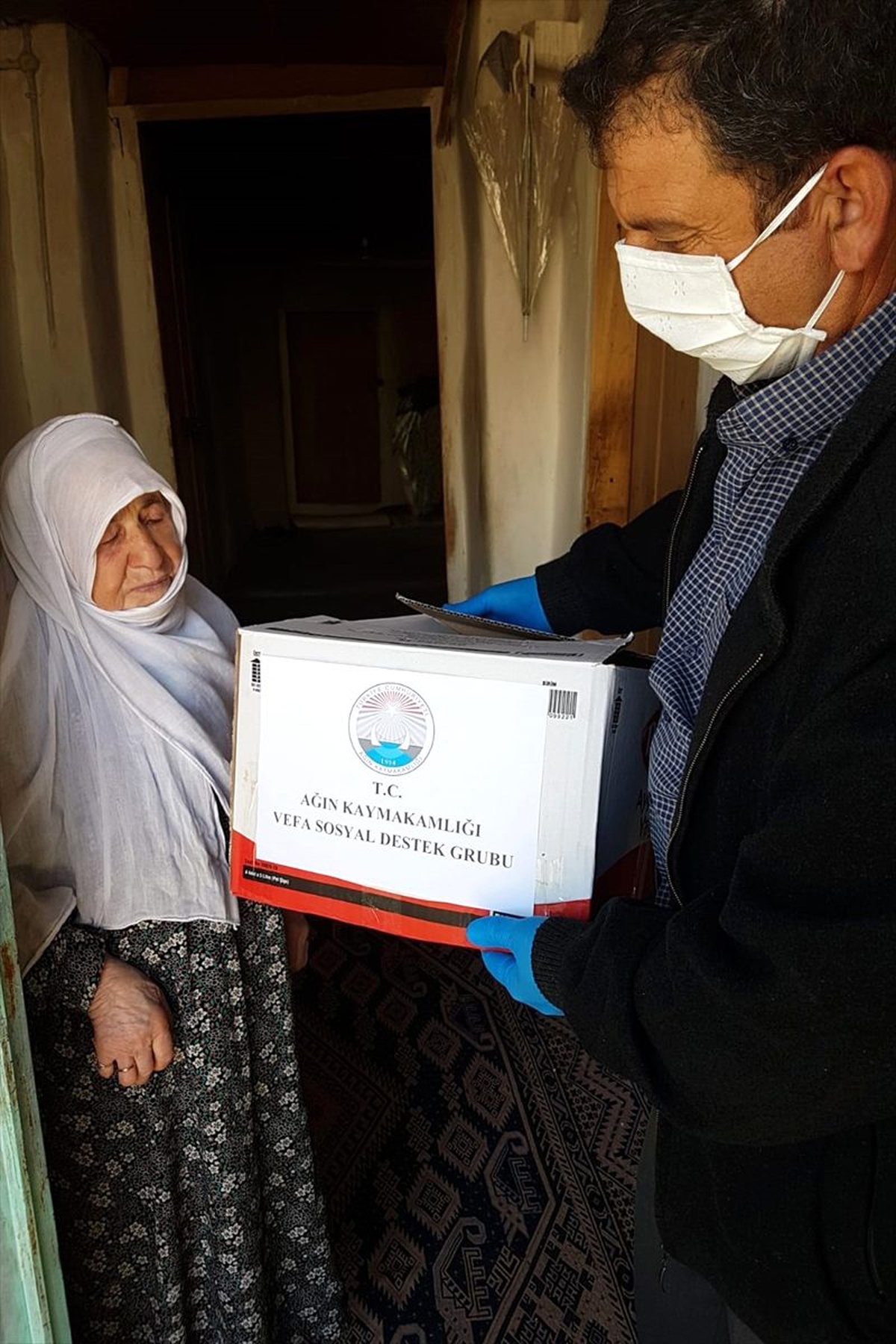 Ağın\'da Vefa Sosyal Destek Grubu yaşlı ve hastaların ihtiyaçlarını karşılıyor