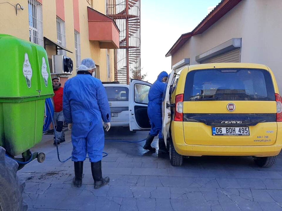 Ahlat\'ta dezenfekte çalışmaları aralıksız sürüyor
