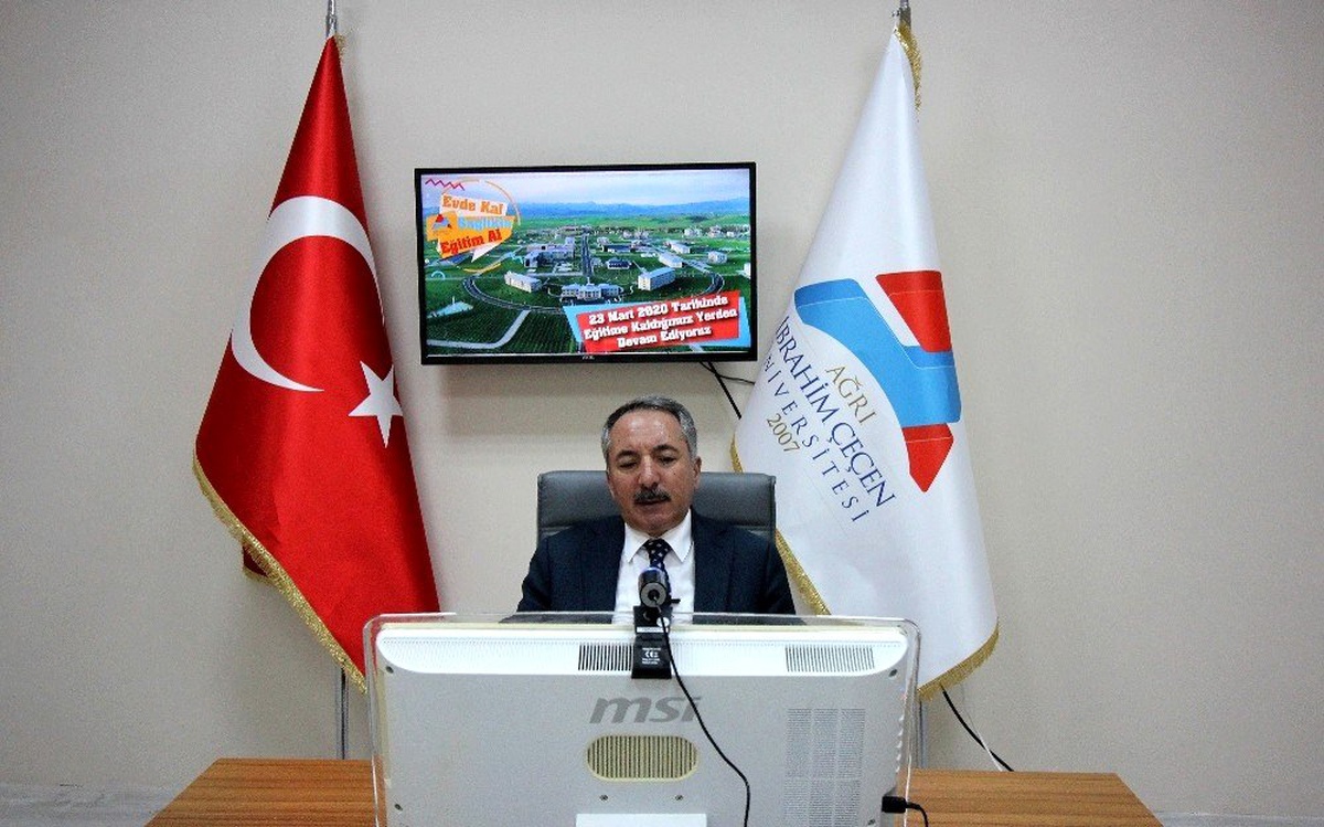 AİÇÜ\'de uzaktan eğitimin ilk dersini Rektör Prof. Dr. Karabulut yaptı