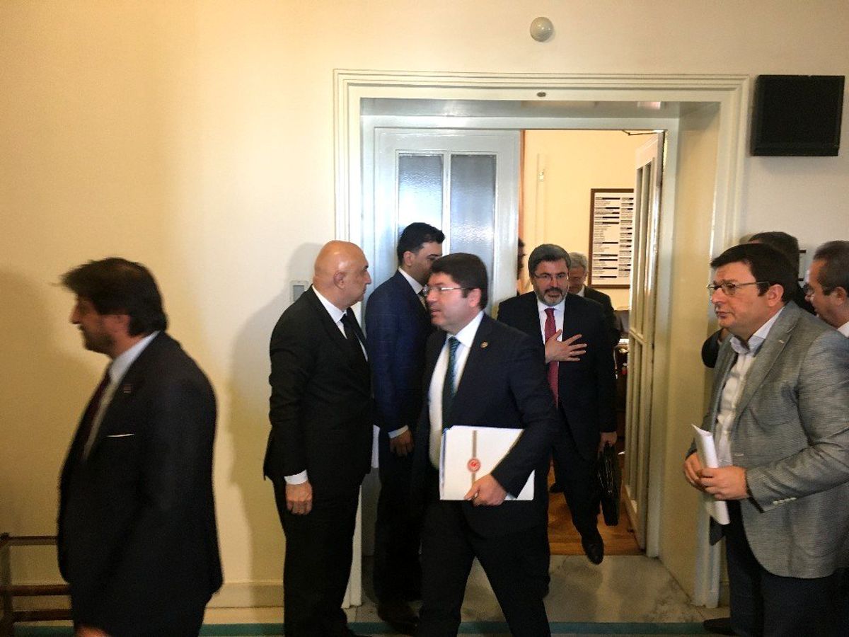 AK Parti-CHP görüşmesi sona erdi
