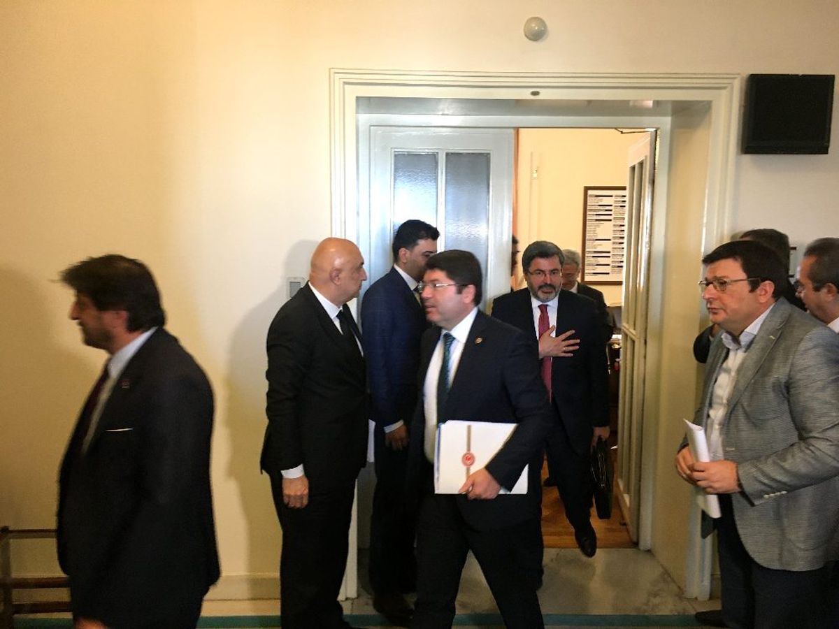 AK Parti-CHP görüşmesi sona erdi