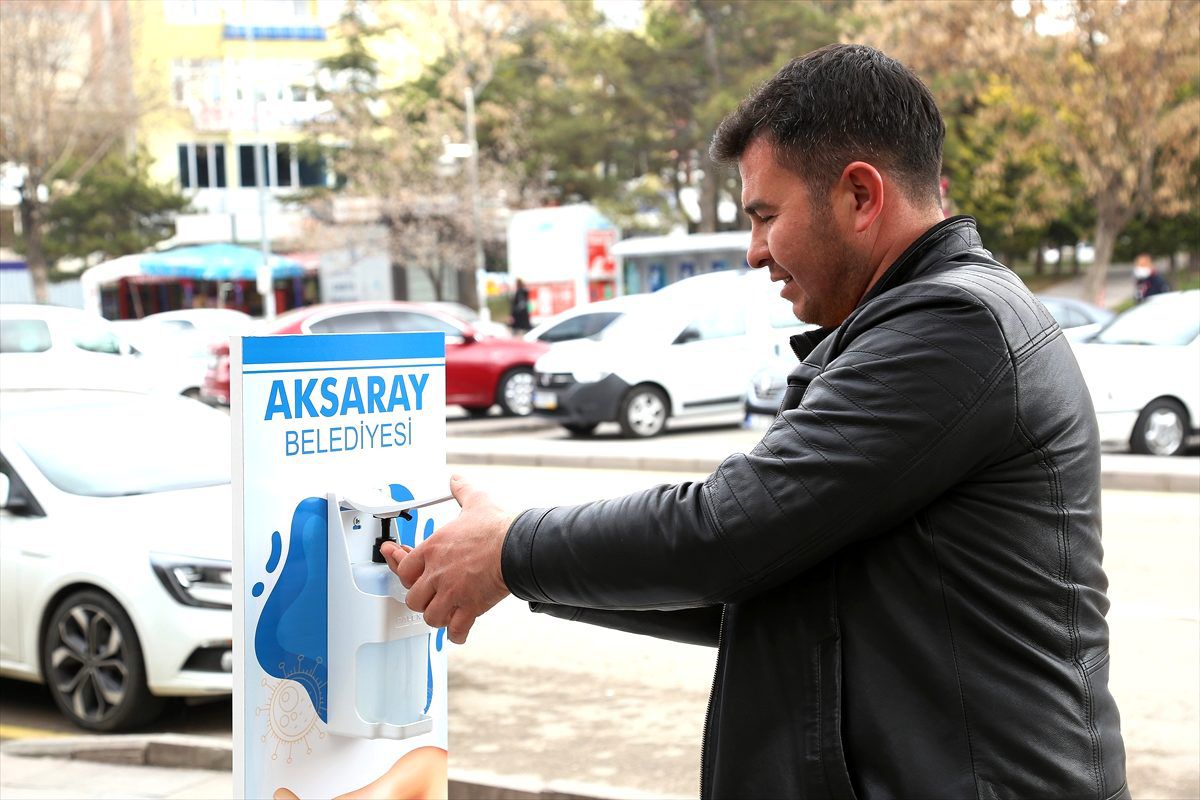 Aksaray\'da yeni tip koronavirüse karşı dezenfeksiyon sürüyor