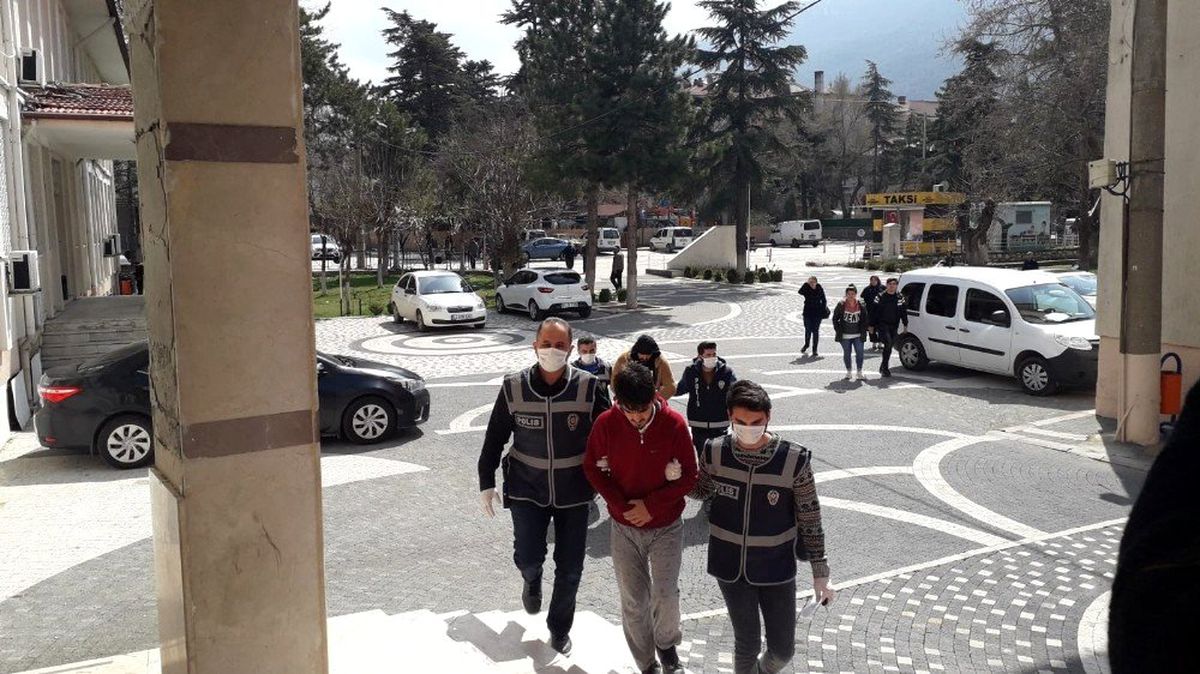 Akşehir\'de uyuşturucu satıcılarına operasyon
