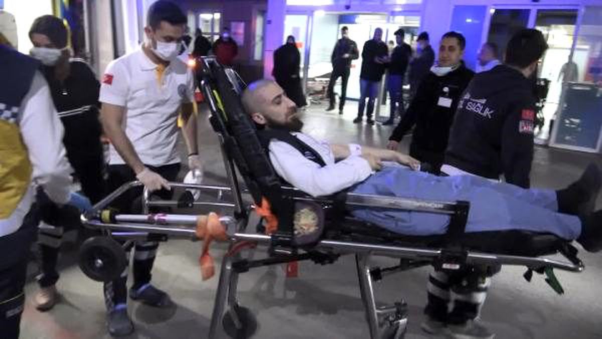 Alacağı olduğunu iddia ettiği patronunu bacağından vurdu