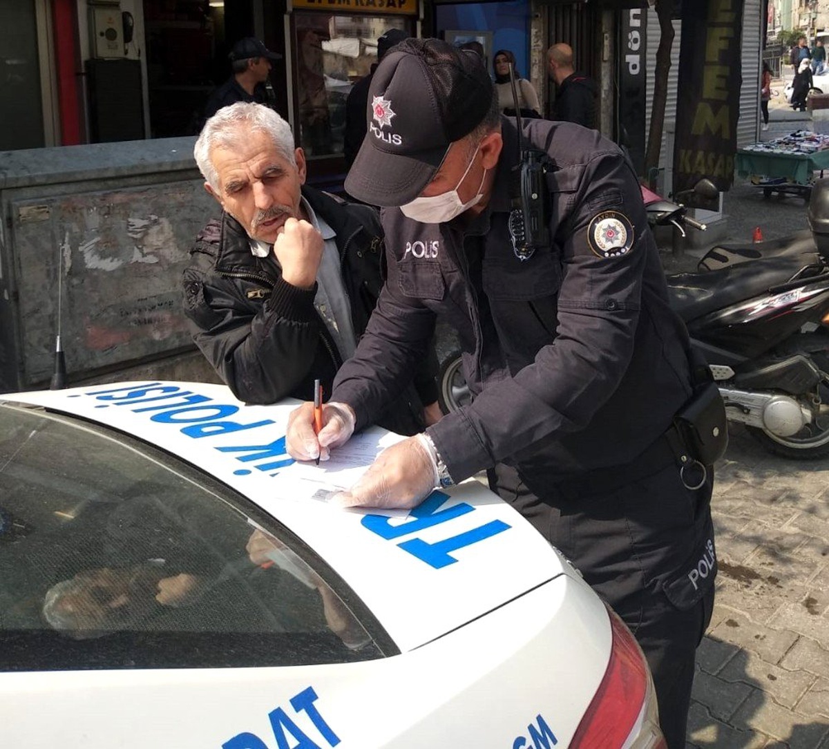 Aydın\'da yasaklara uymayan yaşlılara ceza uygulanmaya başlandı